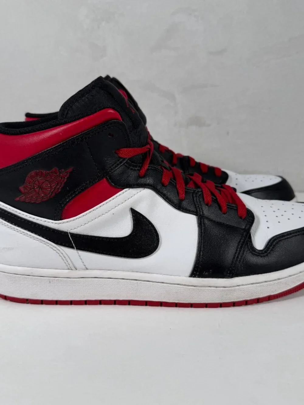 Nike Air Jordan Mid 1 Sneakers Men Size 13 Gym Bred Toe DQ8426-106 Lace Up EUC - Picture 4 of 11